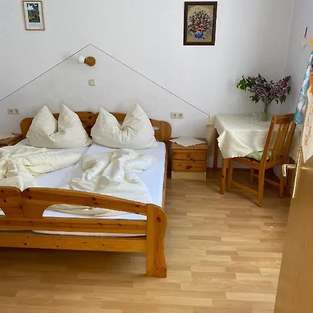 Gaestehaus Fischer Rohrendorf Bed & Breakfast