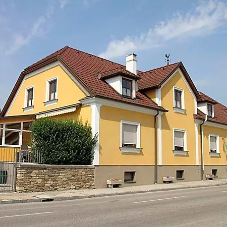 Gaestehaus Fischer Rohrendorf Bed & Breakfast