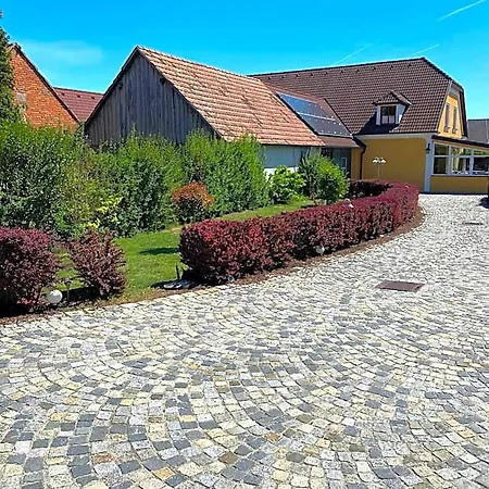 Gaestehaus Fischer Rohrendorf 3*