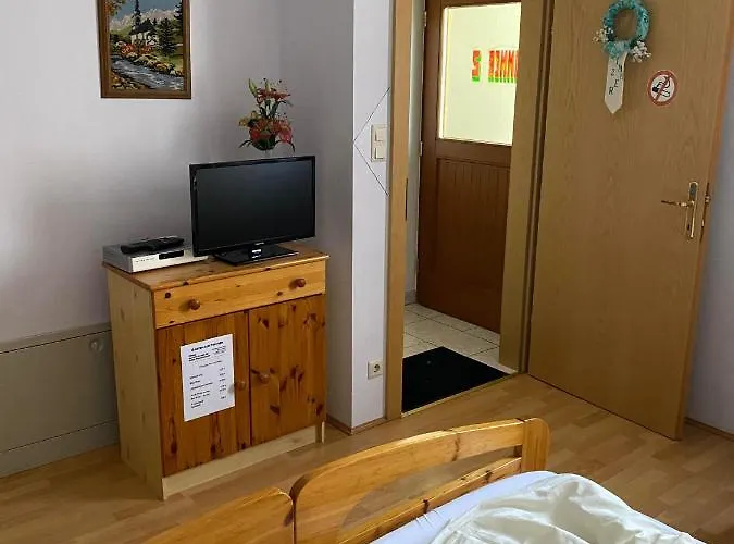 Gaestehaus Fischer Rohrendorf Bed & Breakfast 3*