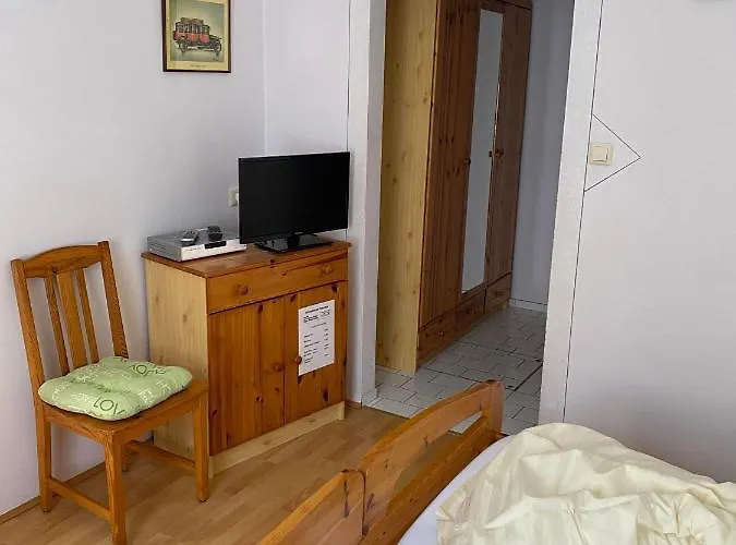 Gaestehaus Fischer Rohrendorf Bed & Breakfast 3*